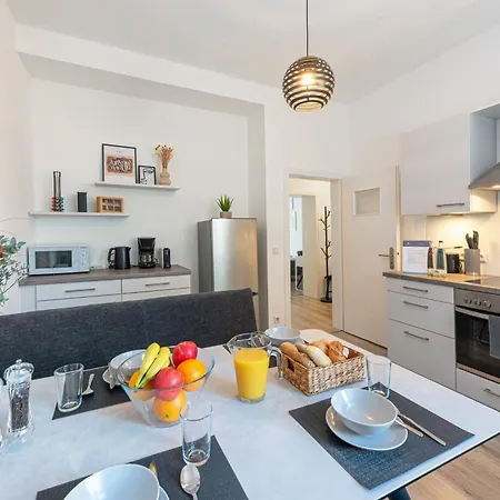 Modern Und Ruhig, Mit Garage & Ps4, Nahe Messe, Rue Und Uniklinik, Voll Ausgestattete Kueche, Bad Mit Dusche Und Badewanne *